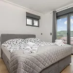 Luxurious In Holiday home